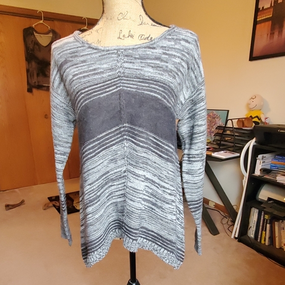 Maurices sweater size Medium - Picture 2 of 8